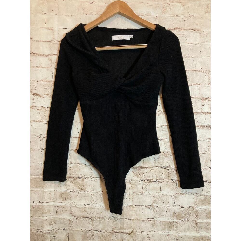 Astr The Label Bodysuit Top Womens Medium Black Ribbed Twist Front Snap Stretch